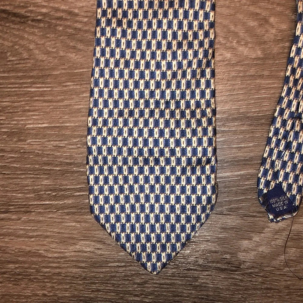Structure Tie - Picture 3 of 8